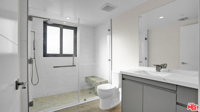 846 S Mariposa Avenue, Los Angeles CA: https://media.crmls.org/mediaz/eade98a7-f7ac-42f8-9599-f10776c57a35.jpg
