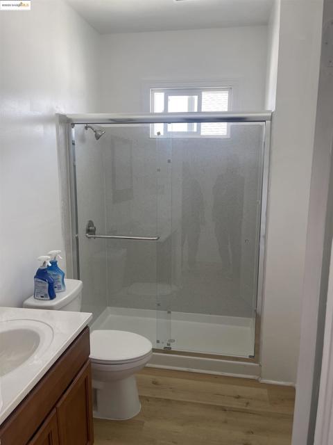 2212 17Th Ave, Oakland CA: https://media.crmls.org/mediaz/eade9dfd-7eec-4f88-994e-98c479ae57cb.jpg