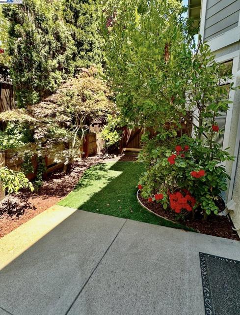 139 Heritage Park Dr, Danville CA: https://media.crmls.org/mediaz/eadeff4e-c0cd-42fe-ad78-27cebd523cbb.jpg