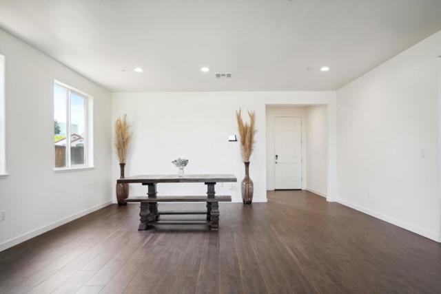 185 Tanoak Street, Hollister CA: https://media.crmls.org/mediaz/eadf8025-b61f-421b-b85c-40774844df5a.jpg
