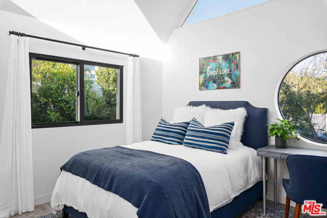 31866 Seafield Drive, Malibu CA: https://media.crmls.org/mediaz/eae008a4-abc8-42e2-aecd-136a82599ce6.jpg