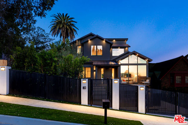 1822 N Vista Street, Los Angeles CA: https://media.crmls.org/mediaz/eae01707-18a5-4bbb-bf76-a6f36a4b0cac.jpg