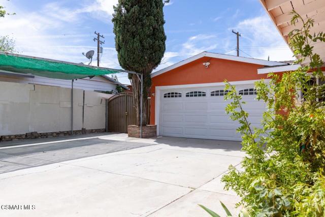 38251 Lisman Avenue, Palmdale CA: https://media.crmls.org/mediaz/eae06d58-f4ac-4178-8939-7297b3cb0aab.jpg