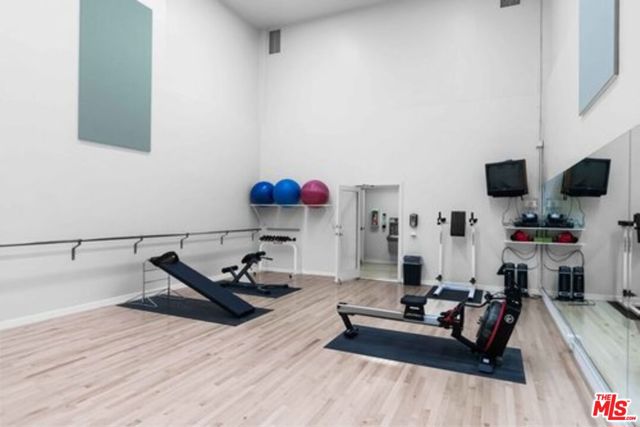 10221 Briarwood Drive, Los Angeles CA: https://media.crmls.org/mediaz/eae10ebd-30c9-44fc-b2da-6fd0043ed65d.jpg