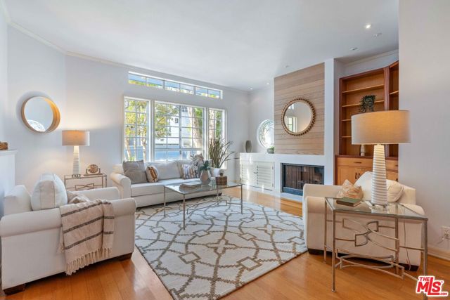 134 Roma Court, Marina del Rey CA: https://media.crmls.org/mediaz/eae1b0d4-ba89-4814-b602-eee4c64c7912.jpg