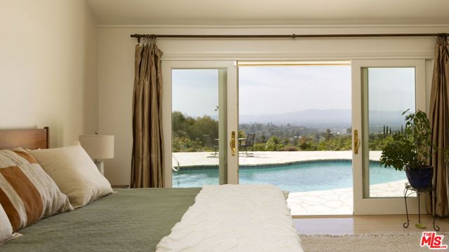 16303 Mandalay Drive, Encino CA: https://media.crmls.org/mediaz/eae20c12-c34d-46d6-8af8-3eda65ba9cf1.jpg