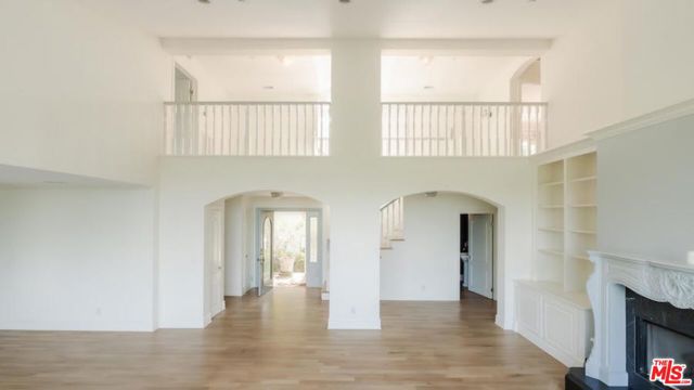 10900 Terryview Drive, Studio City CA: https://media.crmls.org/mediaz/eae224b3-3b86-43e7-9d88-e3bf60ddeb79.jpg