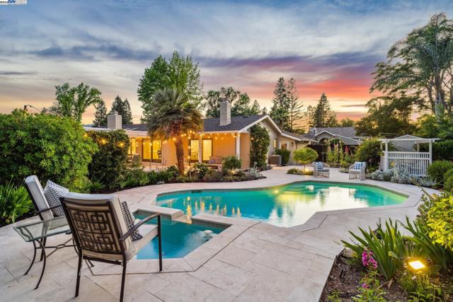 290 Bolla Ave, Alamo CA: https://media.crmls.org/mediaz/eae2a9fd-d7f9-41e4-bc2e-8bb2cdd3e570.jpg