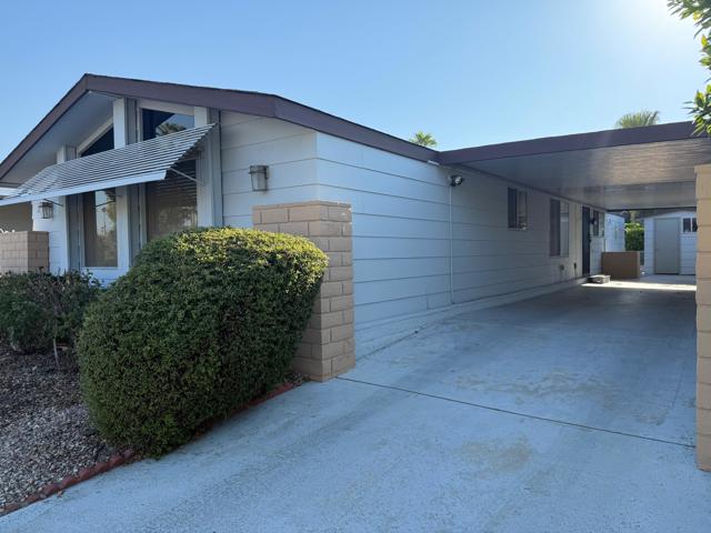 14 International Boulevard, Rancho Mirage CA: https://media.crmls.org/mediaz/eae2d8ac-551d-49af-9b4c-caa7a1766720.jpg