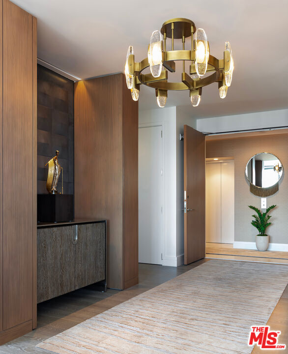 211 W Elm Court, Los Angeles CA: https://media.crmls.org/mediaz/eae39d55-cf65-4be7-83a9-d9208355e2d4.jpg