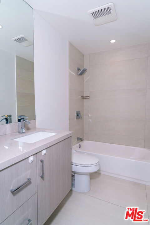 3423 Scadlock Lane, Sherman Oaks CA: https://media.crmls.org/mediaz/eae3c15b-2c27-43f7-9c33-55563c04282c.jpg