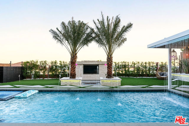 20216 W Albion Way, Porter Ranch CA: https://media.crmls.org/mediaz/eae3ea3c-0c9f-4d31-9240-57046ead0805.jpg