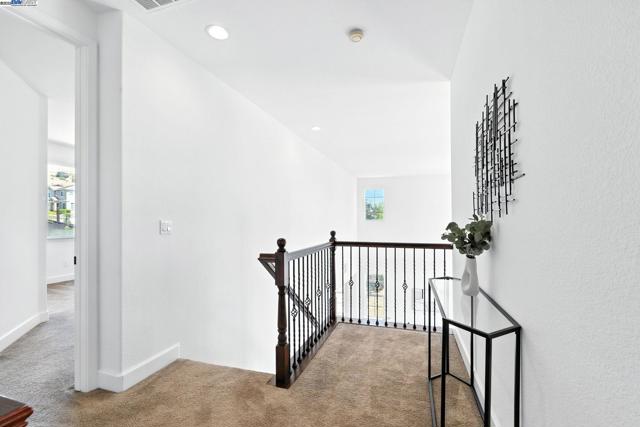 3909 Danbury Way, Fairfield CA: https://media.crmls.org/mediaz/eae3f0c6-a68a-48e0-8e34-47f6b66a4316.jpg