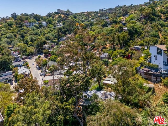 8305 Yuma Place, Los Angeles CA: https://media.crmls.org/mediaz/eae42415-7451-4985-b71d-0ac72c9021f5.jpg