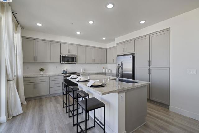 Image 13 of 39 For 9572 Seawind Way