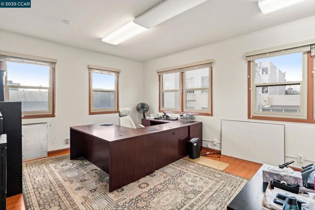 Image 16 of 50 For 344 Harriet St