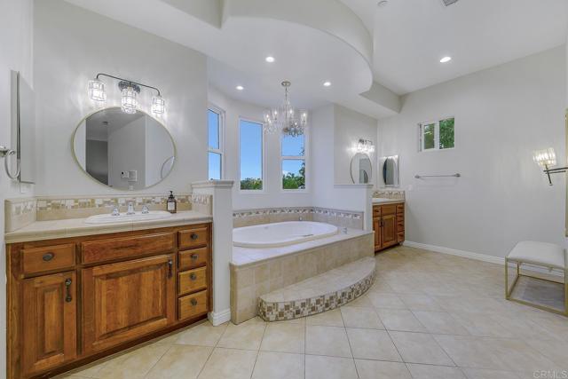 1508 Sequoia Lane, Vista CA: https://media.crmls.org/mediaz/eae55d19-ad9a-4296-b5bf-55a4842d272a.jpg