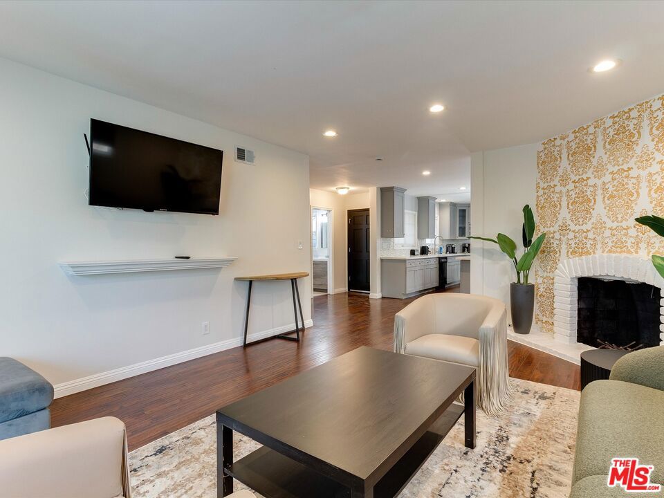 23109 MARIANO Street