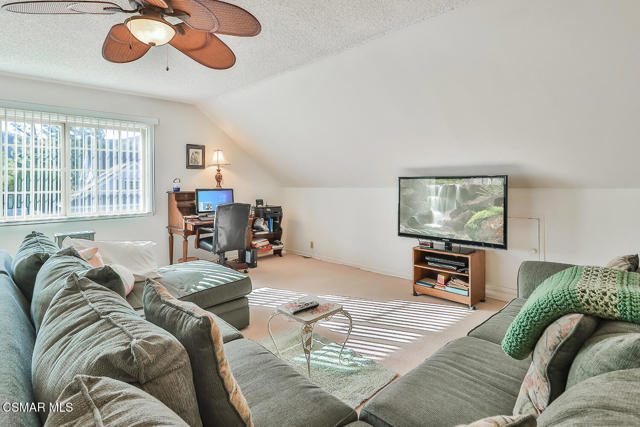 5260 Edgeware Drive, Calabasas CA: https://media.crmls.org/mediaz/eae5a805-a637-4b47-9fc9-bbe29925bb89.jpg