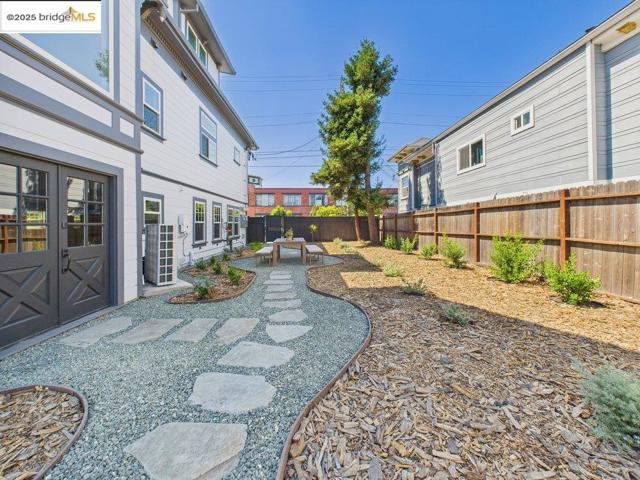2602 Adeline St, Oakland CA: https://media.crmls.org/mediaz/eae5b841-fed9-4c20-9dff-c7c96ad4d0bd.jpg