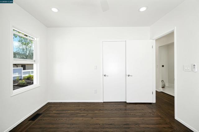 2718 Carmel St, Oakland CA: https://media.crmls.org/mediaz/eae5b887-6c4f-45a7-a8bd-33f8802d3041.jpg