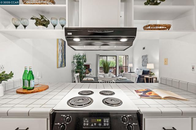 879 Camelback Pl, Pleasant Hill CA: https://media.crmls.org/mediaz/eae61828-dbf0-4dd0-a684-3a99f4baf554.jpg