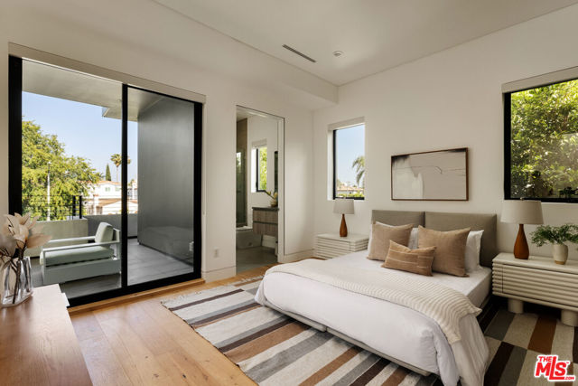 105 S Laurel Avenue, Los Angeles CA: https://media.crmls.org/mediaz/eae61bd6-40bb-4ab2-bb1c-58868080e3bd.jpg