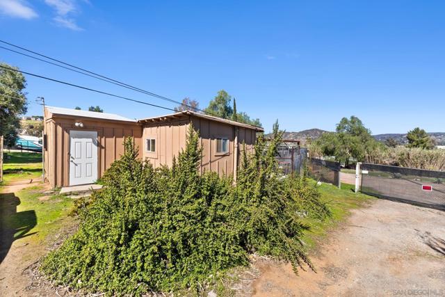 Image 23 of 41 For 11816 Waterhill Rd