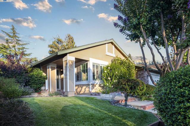 368 Beverly St, Livermore CA: https://media.crmls.org/mediaz/eae6a13d-3f7b-43f8-8021-ecc2dfa57e68.jpg