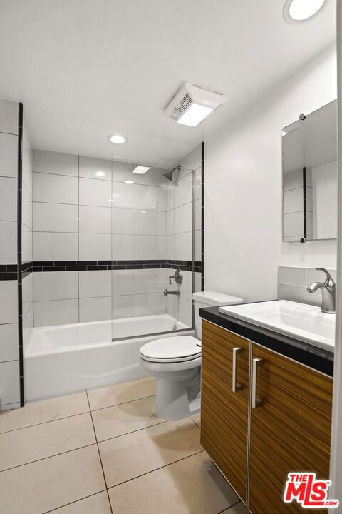 833 Edinburgh, Los Angeles CA: https://media.crmls.org/mediaz/eae72723-6388-4cc0-9408-bc23a24118de.jpg