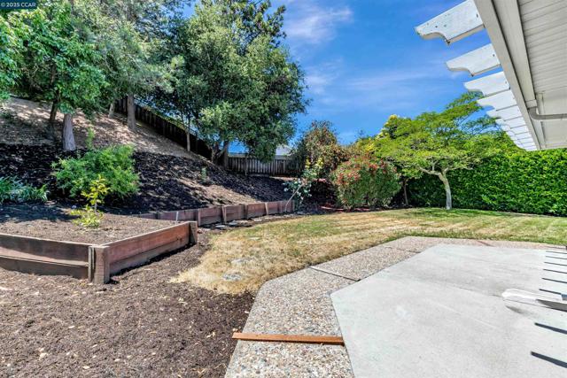 4924 Rocky Rd, Richmond CA: https://media.crmls.org/mediaz/eae774f2-9cb6-475d-ae32-80d25e846ac7.jpg