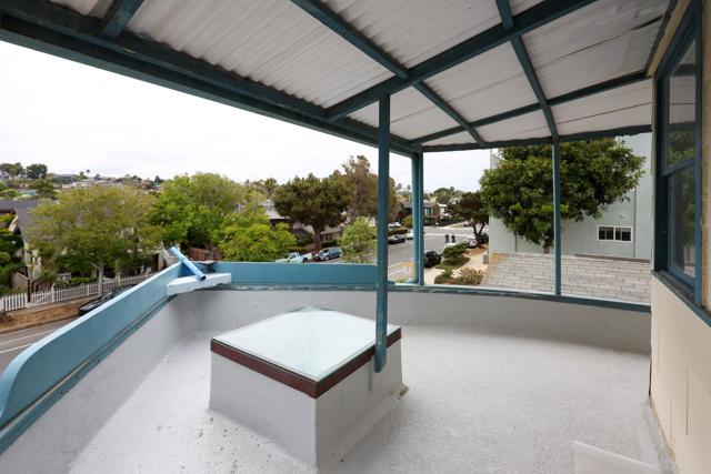 732 3rd Street, Encinitas CA: https://media.crmls.org/mediaz/eae77aa2-b703-448e-8543-1ab8a4dc7f67.jpg