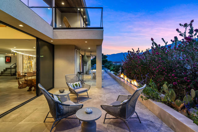 427 N Avenida Caballeros, Palm Springs CA: https://media.crmls.org/mediaz/eae781ae-c97a-4f23-b476-3df74dc6ff88.jpg