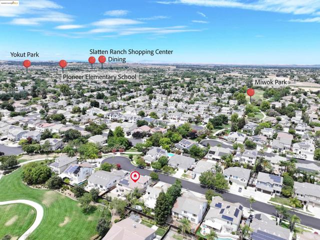 1212 landover, Brentwood CA: https://media.crmls.org/mediaz/eae86bdf-984d-4b71-b7cd-af74a5b67622.jpg