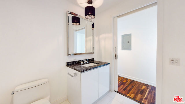900 W Olympic Boulevard, Los Angeles CA: https://media.crmls.org/mediaz/eae886bd-7a1d-4b39-9f76-b50e90589907.jpg