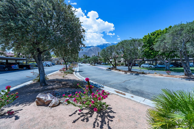 2820 N Arcadia Court, Palm Springs CA: https://media.crmls.org/mediaz/eae8f8a4-202d-48ad-8cbf-fbb210fb43ac.jpg