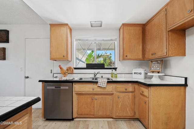 951 Tapies Court, Newbury Park CA: https://media.crmls.org/mediaz/eae90328-961b-4149-bcfb-33c539b7d826.jpg
