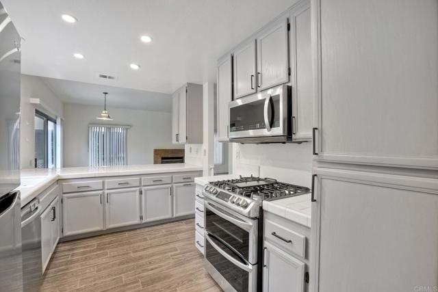 2091 Sequoia Crest, Vista CA: https://media.crmls.org/mediaz/eae91b17-f59c-44ca-98eb-837426ed2927.jpg