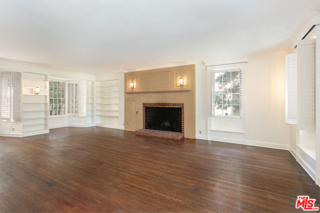 612 N Alta Drive, Beverly Hills CA: https://media.crmls.org/mediaz/eae960a5-1d44-4024-bb7e-6ba42f1b467d.jpg