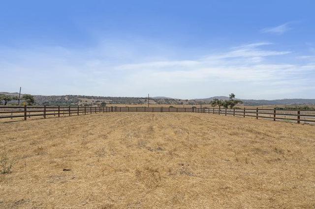 5636 Sundown Lane, Tres Pinos CA: https://media.crmls.org/mediaz/eae96572-4e24-496a-8c5c-a4ccc578d2bb.jpg