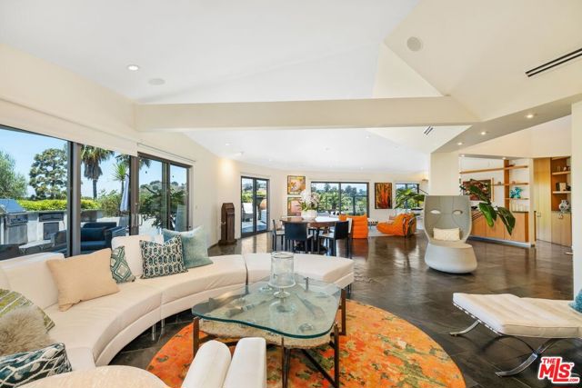 2625 Mar Lu Drive, Los Angeles CA: https://media.crmls.org/mediaz/eae97f84-32a3-4016-8fdc-6fa07236cc21.jpg