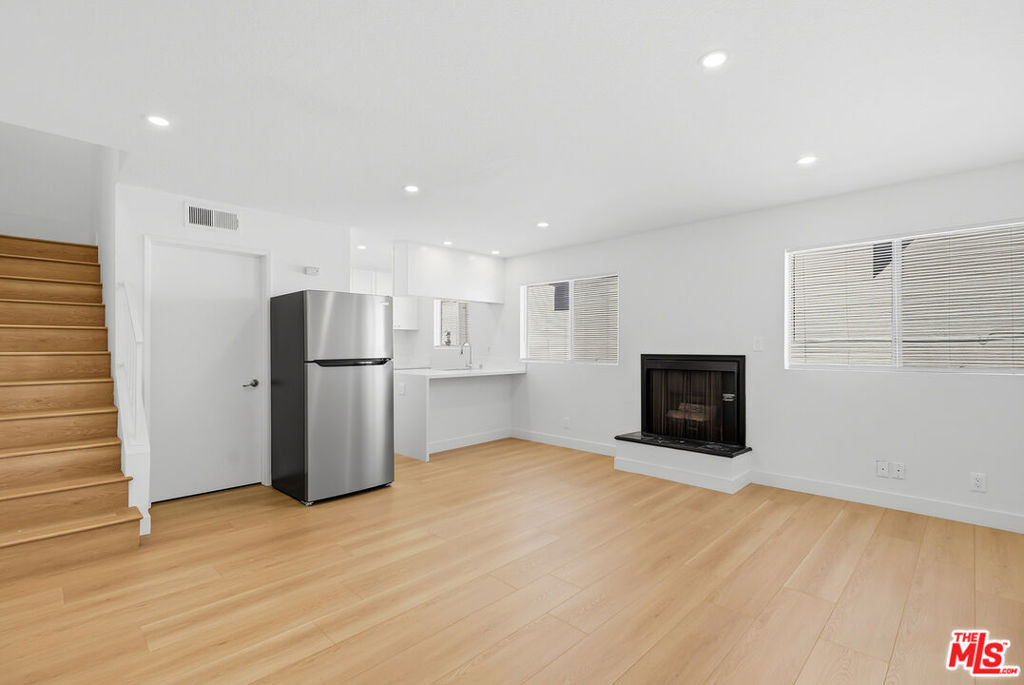 4354 Mclaughlin Avenue #103