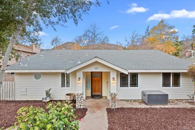 Image 26 of 35 For 933 Silverbrook Drive