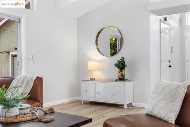 33526 4th ST, Union City CA: https://media.crmls.org/mediaz/eaea5c53-72ac-4a46-a20f-66c378752ab4.jpg