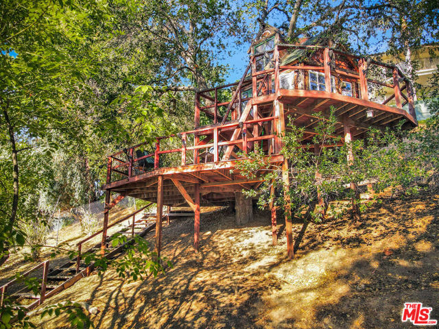 5252 Vanalden Avenue, Tarzana CA: https://media.crmls.org/mediaz/eaeb2dbb-cc60-406c-9255-8d86a123a7ed.jpg