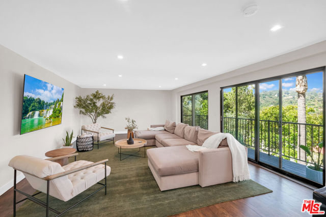 3236 Primera Avenue, Los Angeles CA: https://media.crmls.org/mediaz/eaeb9547-a6e7-43ee-bac2-a6c139ca47c1.jpg