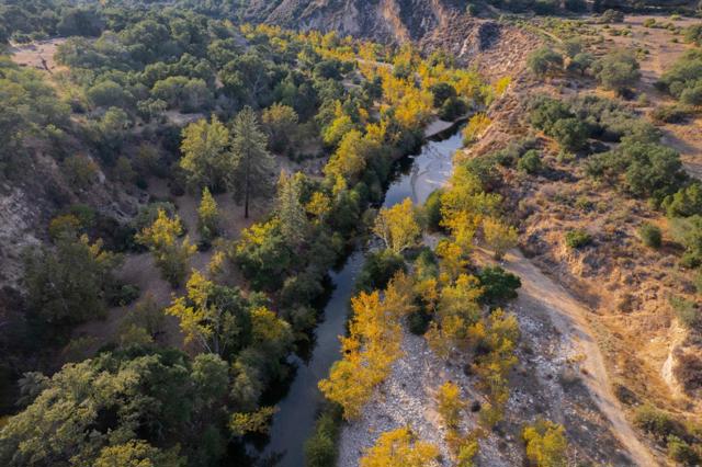 47275 Arroyo Seco Road, Greenfield CA: https://media.crmls.org/mediaz/eaebcb8e-c9e5-4d3f-b3c8-6f9d6dcc77ab.jpg