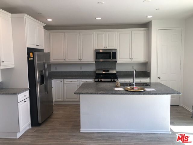 6614 Ardmore Court, Palmdale CA: https://media.crmls.org/mediaz/eaec0256-f149-4158-a62c-9f83666eb574.jpg