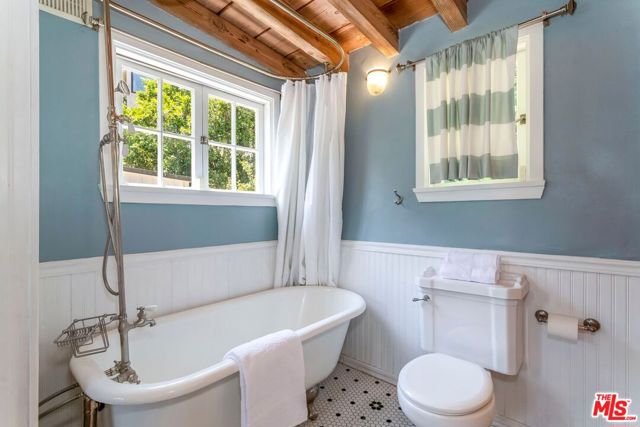 3940 Davana Road, Sherman Oaks CA: https://media.crmls.org/mediaz/eaec09e1-ced5-4d93-8e59-497ccaeb990c.jpg