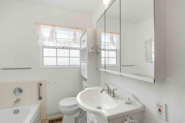 1116 17th Avenue, Redwood City CA: https://media.crmls.org/mediaz/eaec3eca-f458-48f5-9176-ef57eaa247bc.jpg